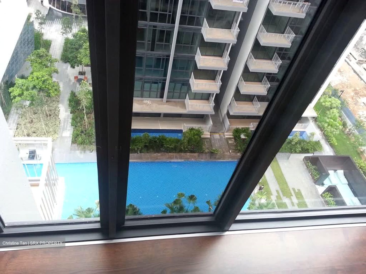 The Luxurie (D19), Condominium #579138711